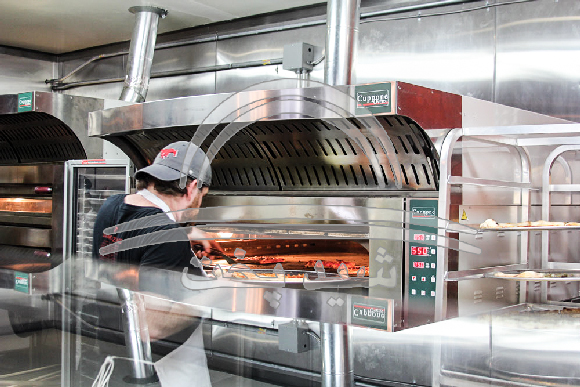 راهنمای خرید فر پیتزا صندوقی در رستوران فست فود